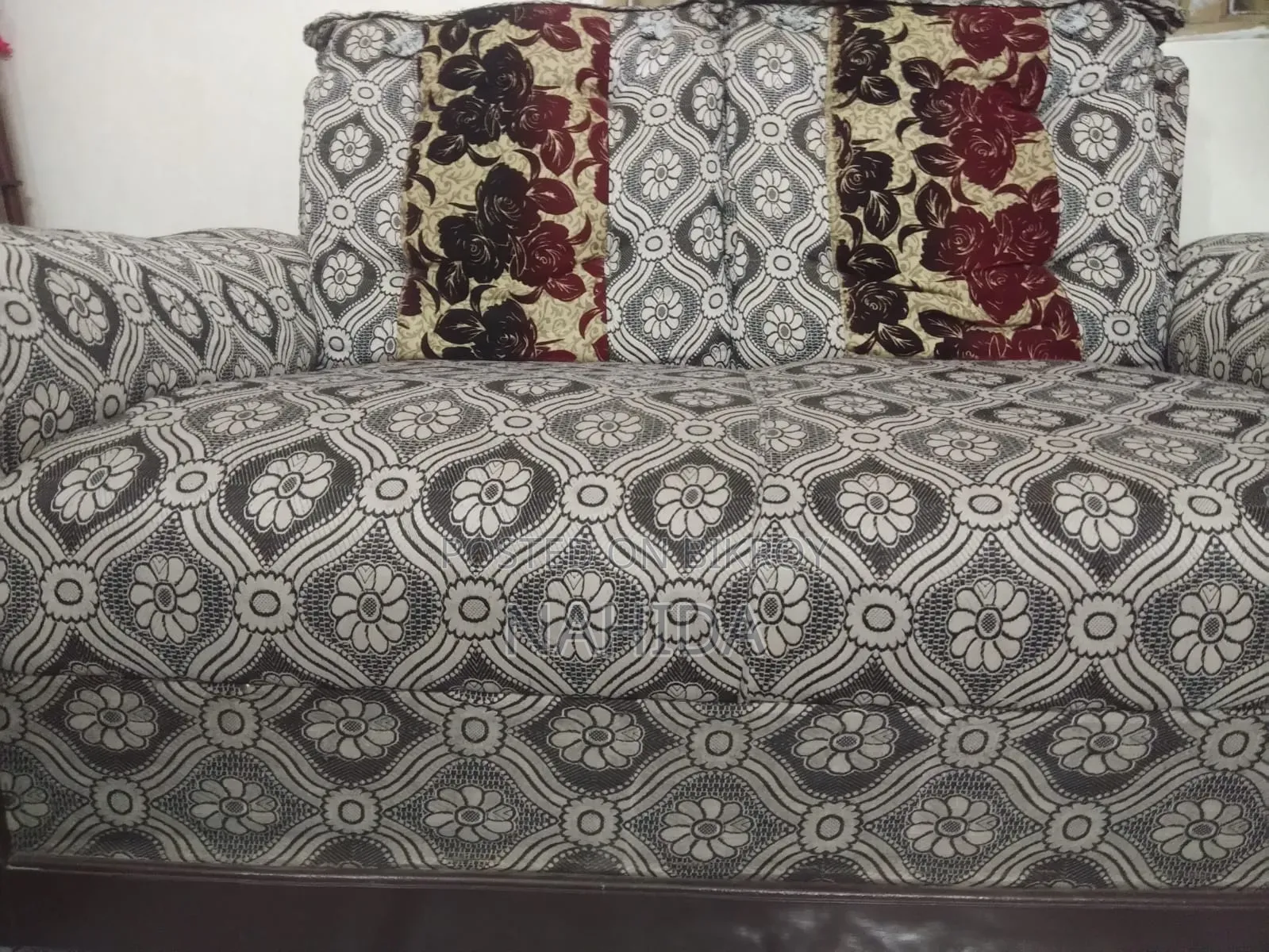5-seater sofa set (2+2+1) for sale