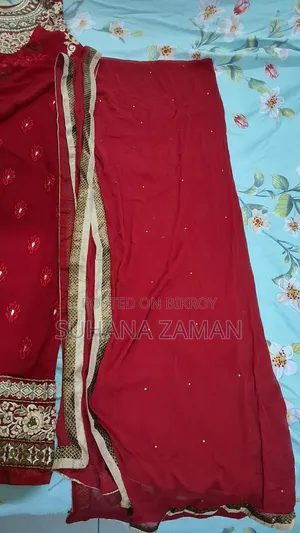 ব্যবহৃত মেয়েদের পোশাক