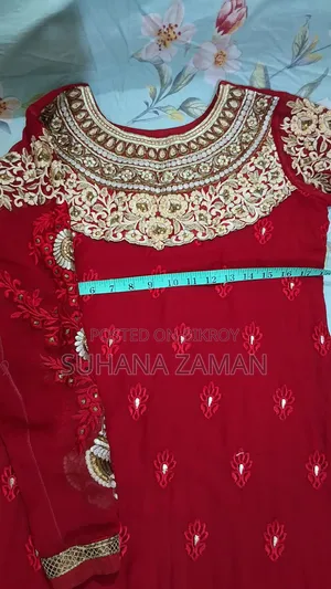 ব্যবহৃত মেয়েদের পোশাক