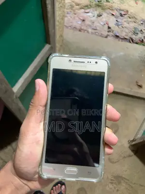 Samsung Galaxy J2 8 GB Gold