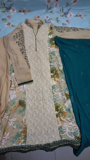 ব্যবহৃত মেয়েদের পোশাক