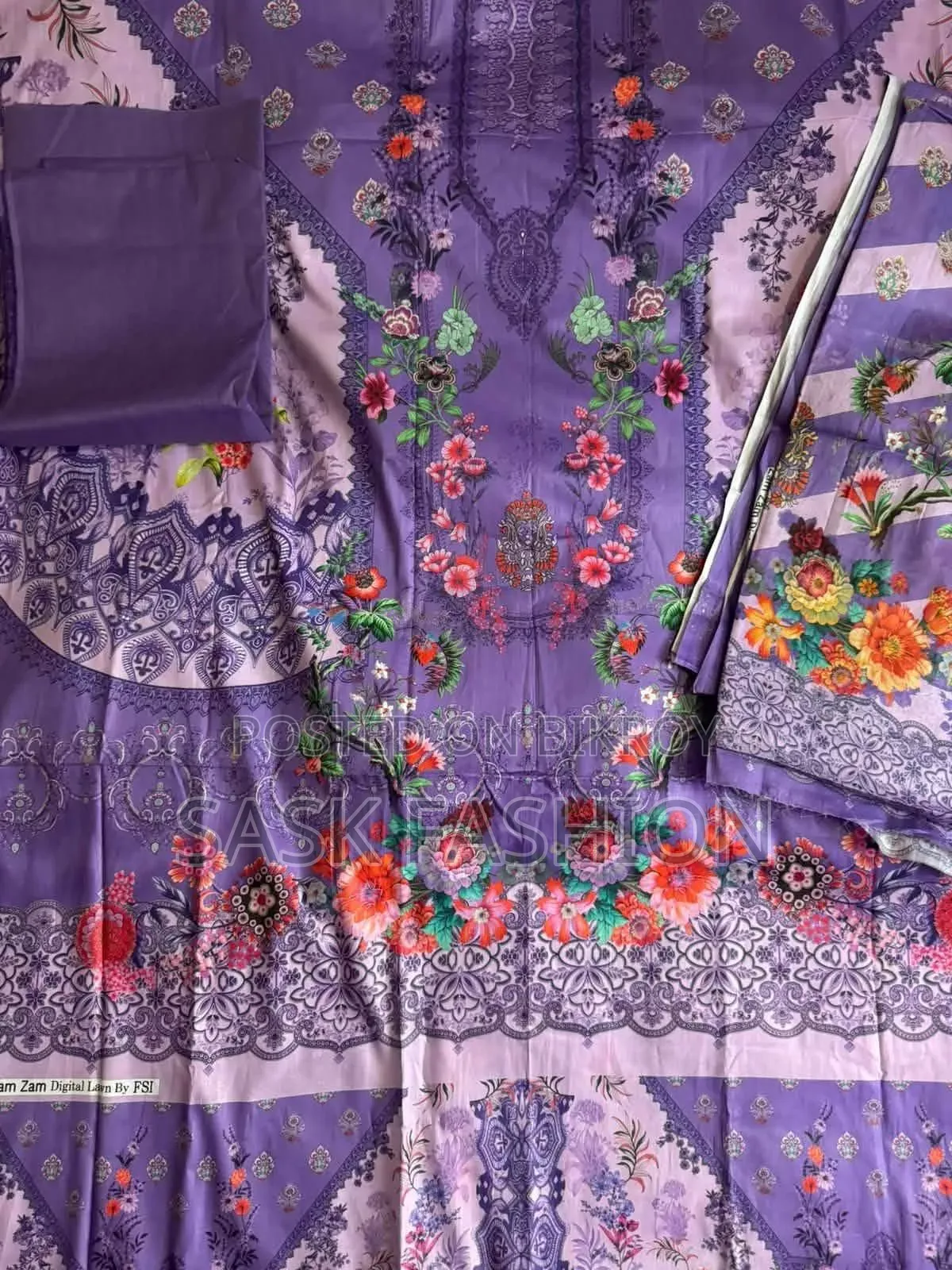্পাকিস্তানি ইন্সপায়াড আনস্টিচড থ্রিপিস।