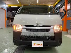 Toyota HiAce 2021 White