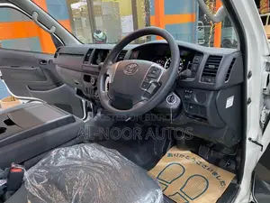 Toyota HiAce 2021 White