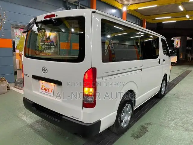 Toyota HiAce 2021 White