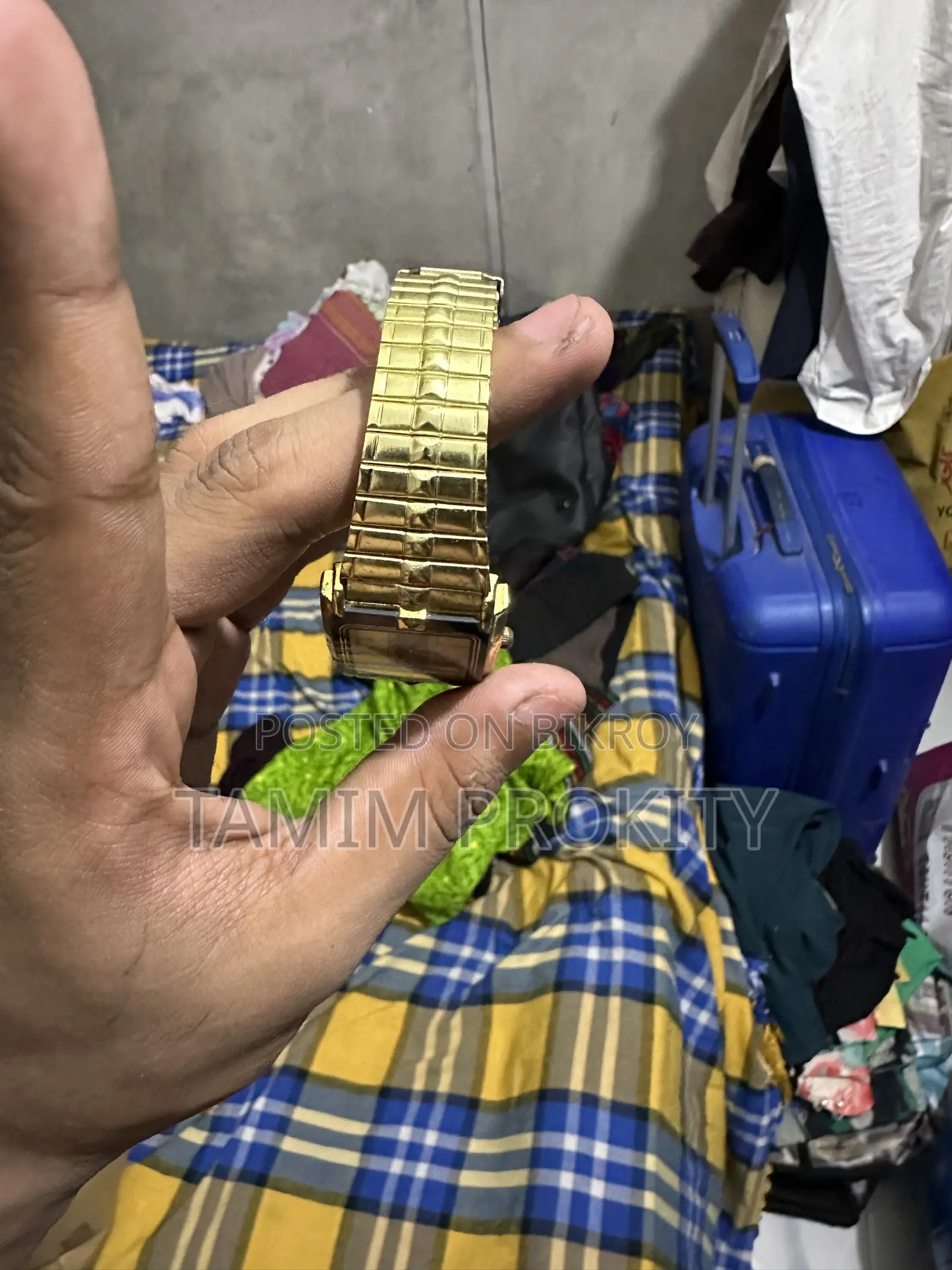 Vintage Style Golden Rectangular Quartz Watch
