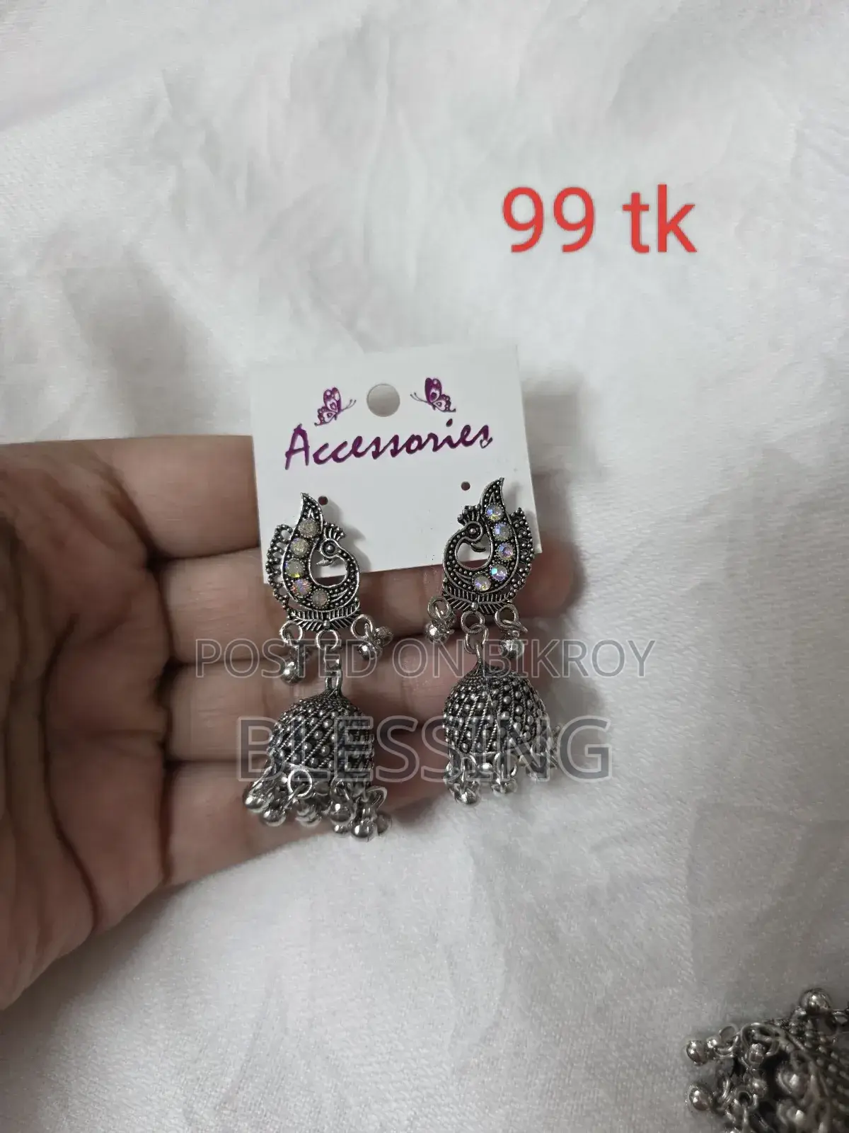সাশ্রয়ী মূল্যের কানের দুল