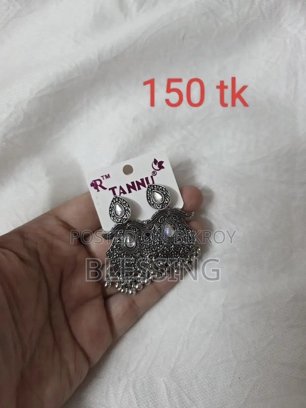 সাশ্রয়ী মূল্যের কানের দুল