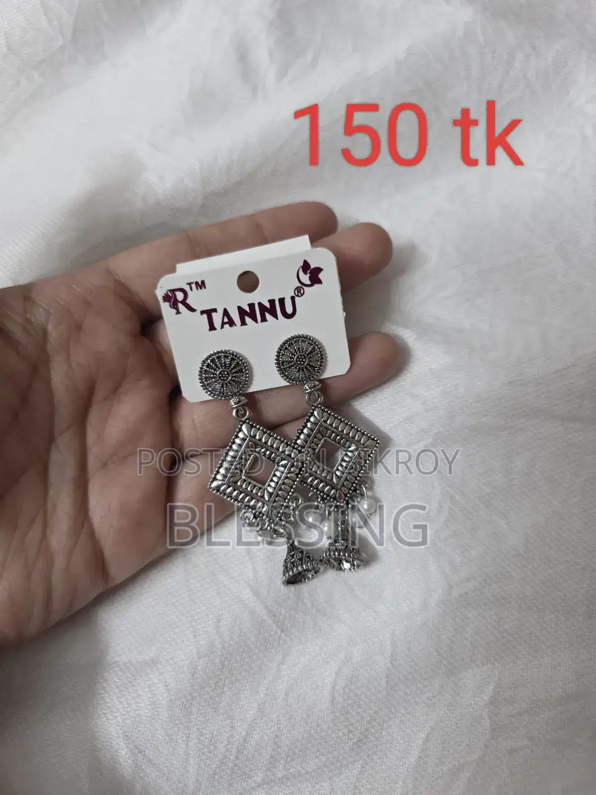 সাশ্রয়ী মূল্যের কানের দুল