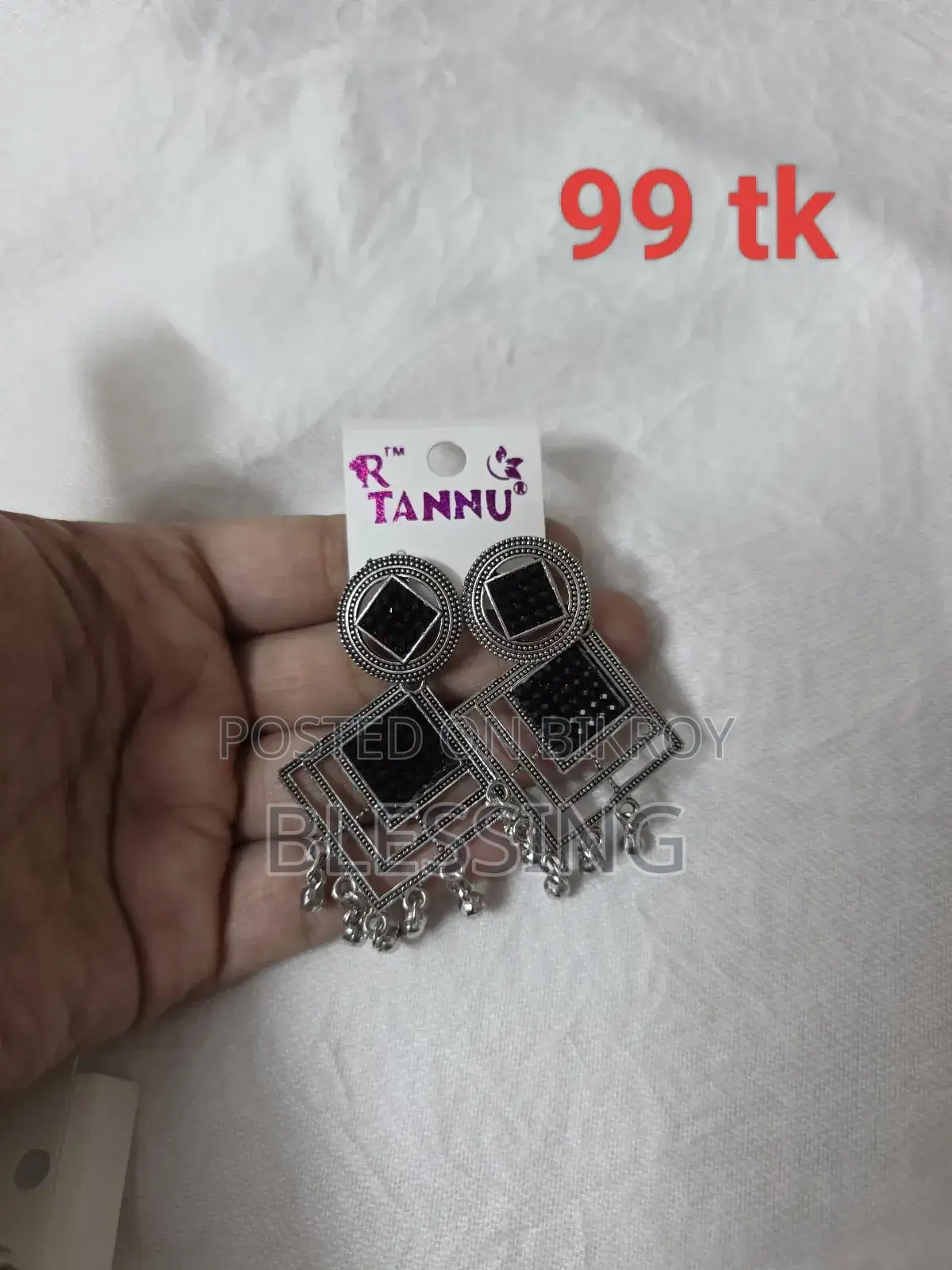 সাশ্রয়ী মূল্যের কানের দুল