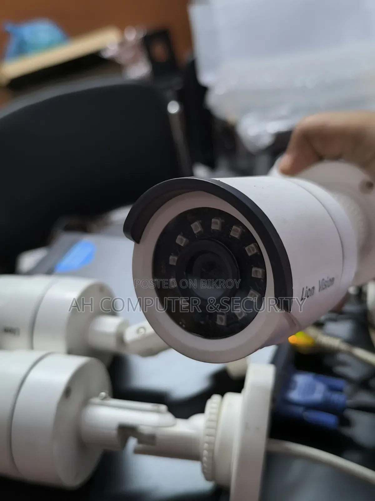 ৮ চ্যানেল এনভিআর ৪ পিস আইপি ক্যামেরা
