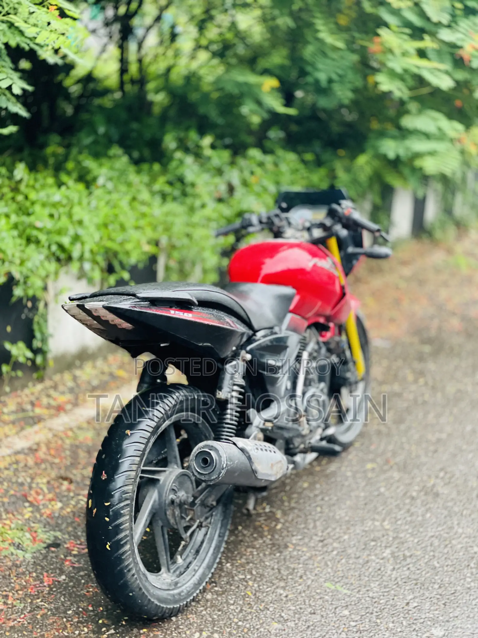বাজাজ পালসার ১৫০ ২০১২ রেড