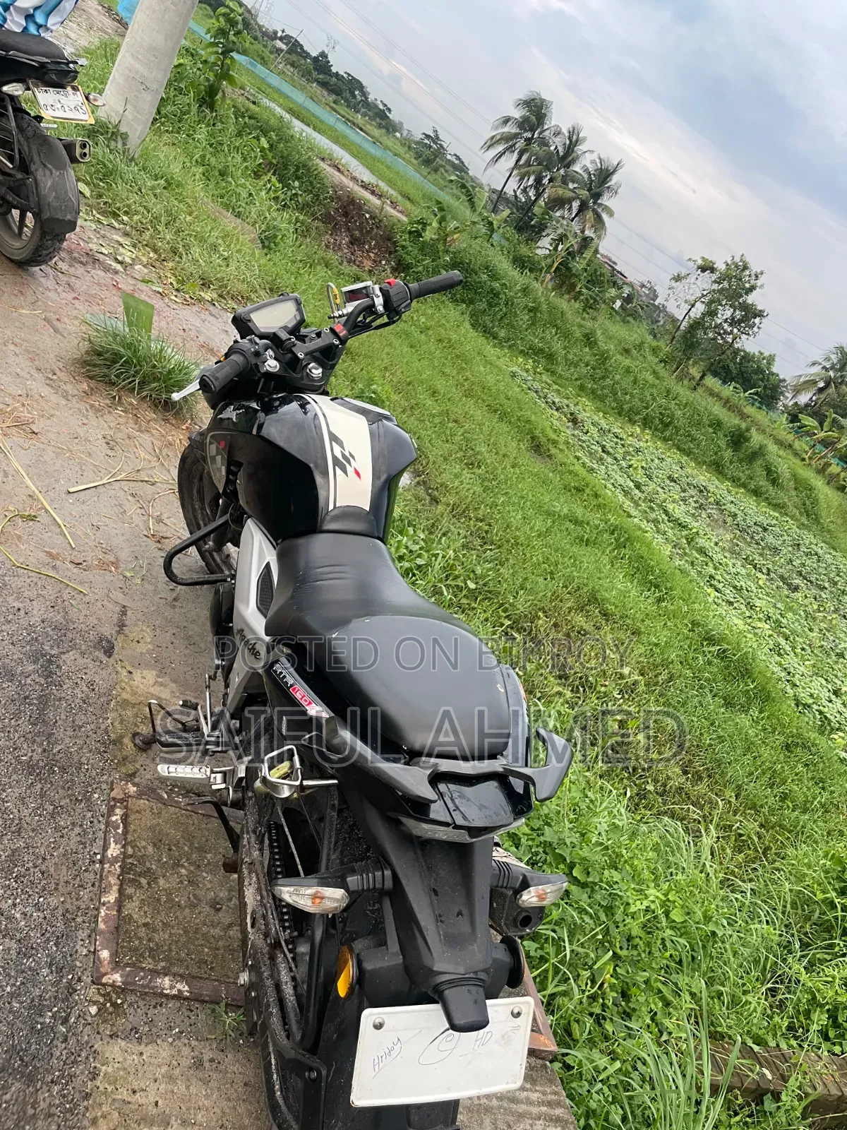 TVS Apache RTR 160 4V 2023 Black