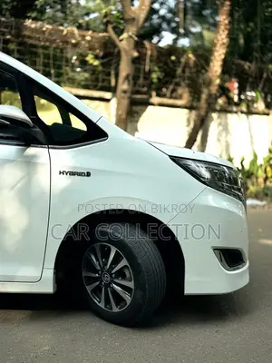 Toyota Esquire 2021 Pearl