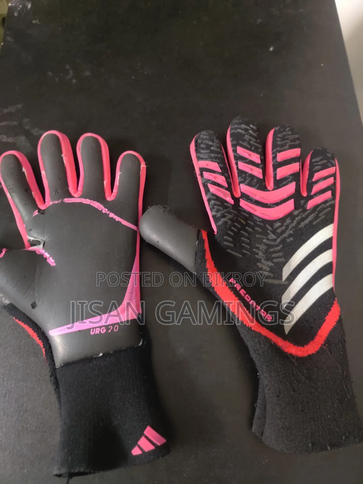 প্রফেশনাল লেভেল গোলকিপিং গ্লাভস