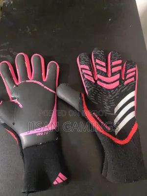 প্রফেশনাল লেভেল গোলকিপিং গ্লাভস