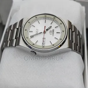 Vintage Seiko 5 Automatic 21 Jewels White Dial Men's Watch