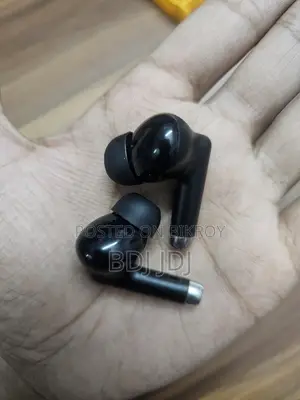 শুধুমাত্র ইয়ারবাডস বিক্রি হচ্ছে।