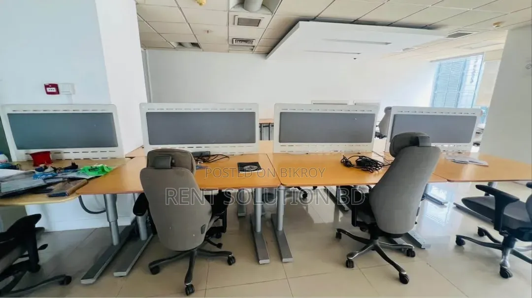 গুলশান এভিনিউতে ৪৫০০ বর্গফুটের ফার্নিশড অফিস স্পেস