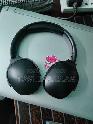 ব্ল্যাক হেডফোন