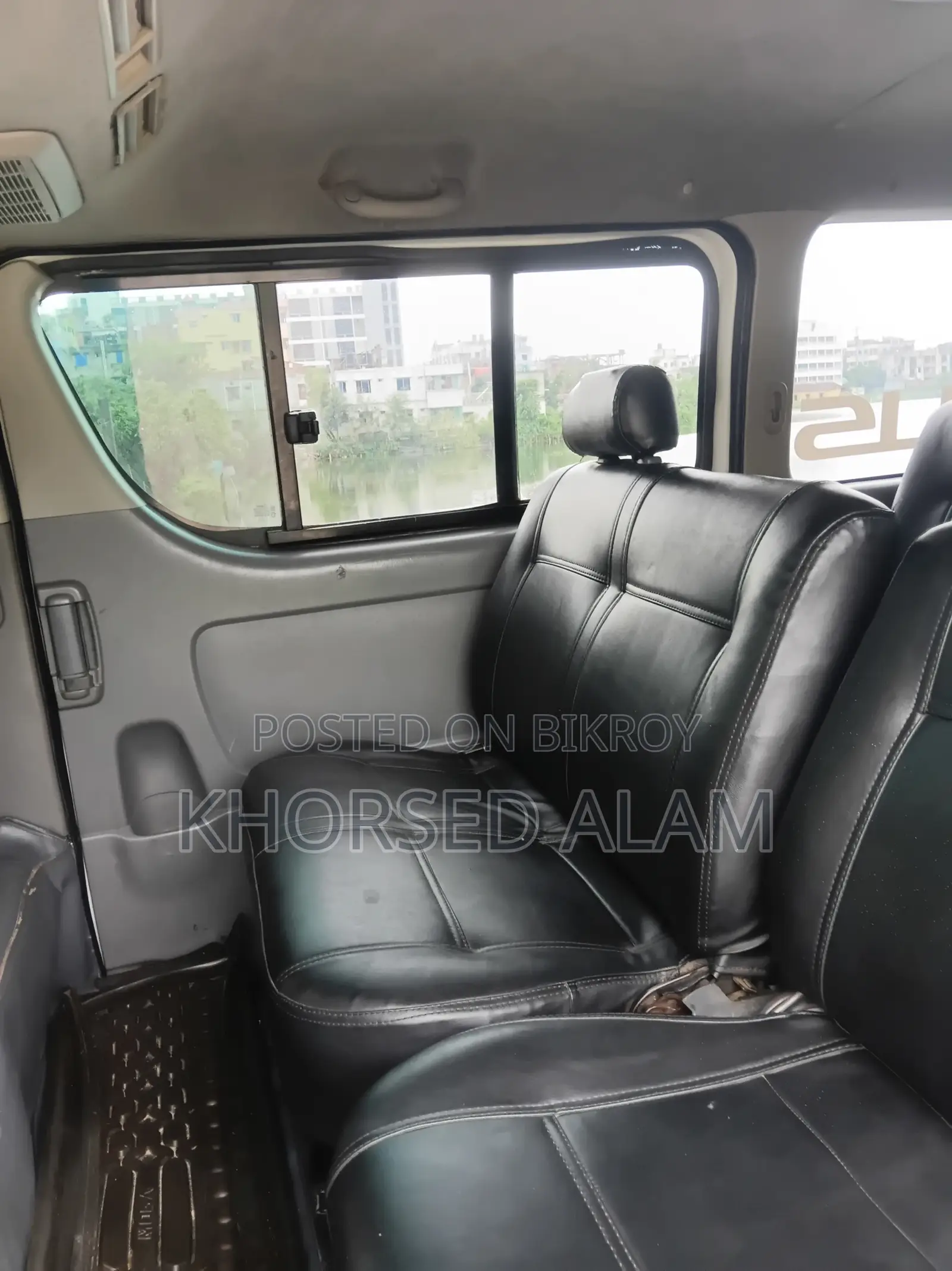 Toyota HiAce 2011 White