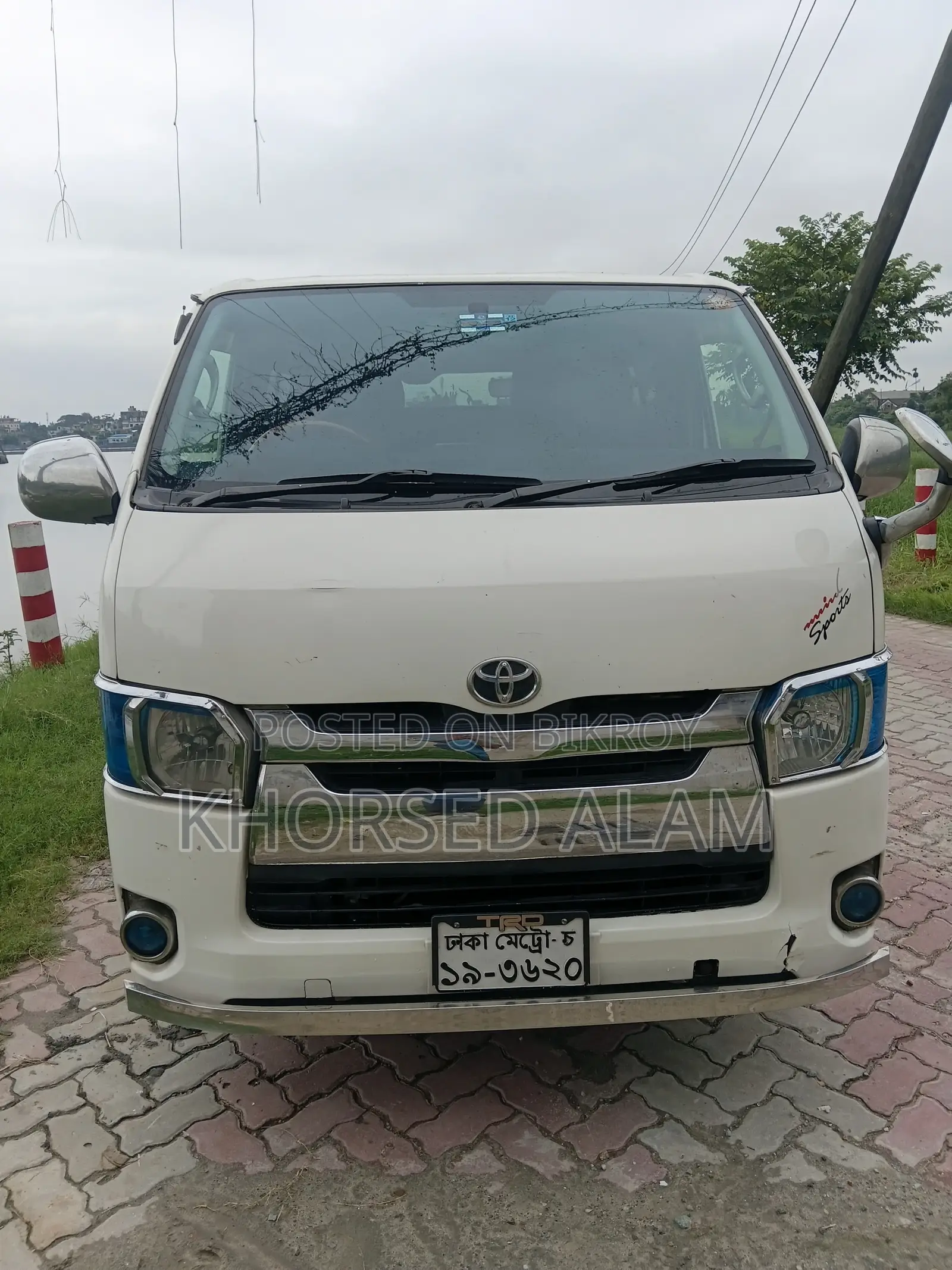 Toyota HiAce 2011 White