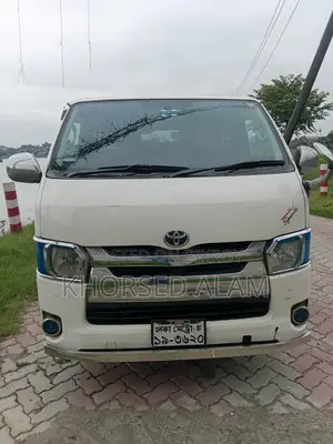 Toyota HiAce 2011 White