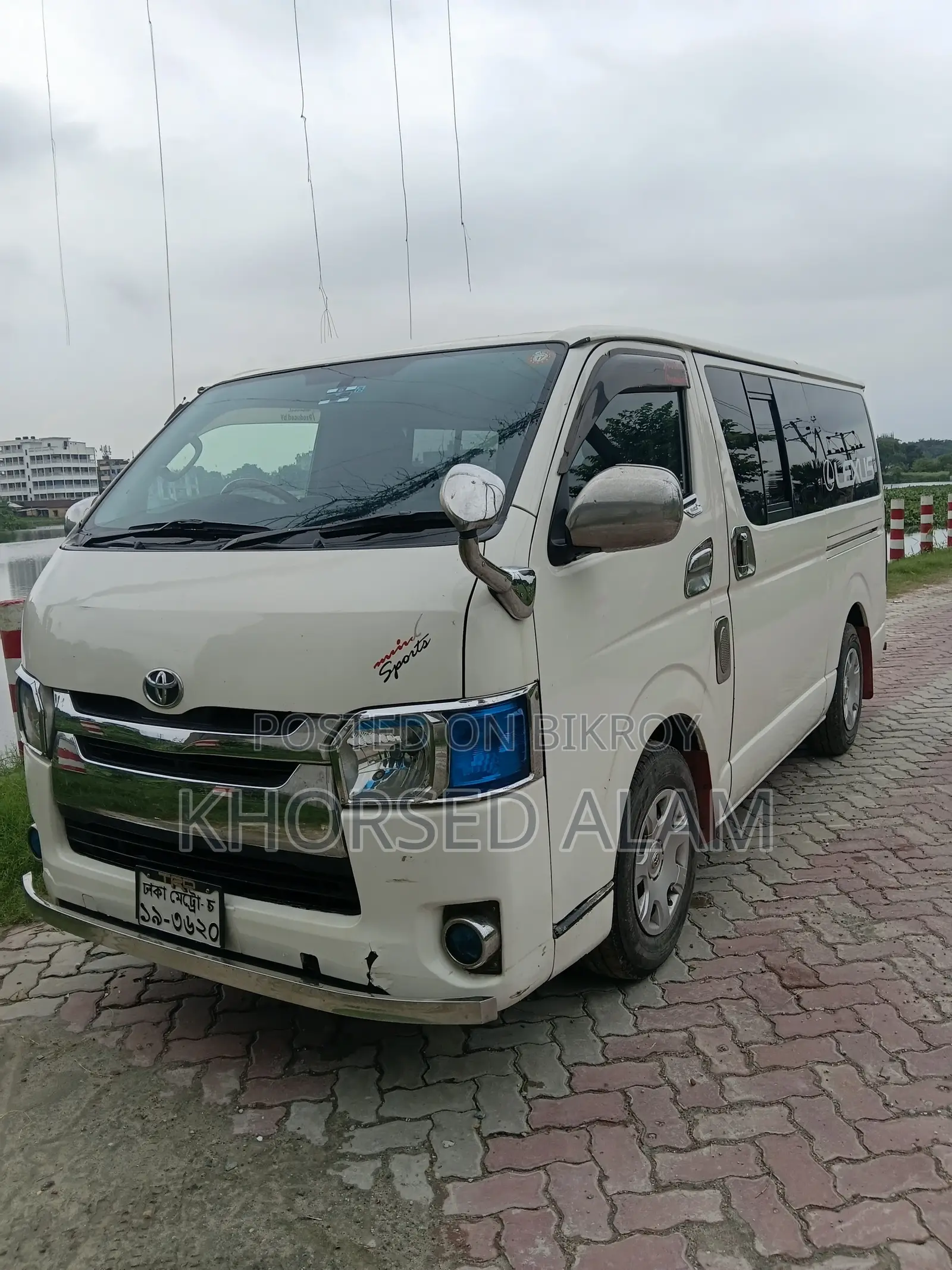 Toyota HiAce 2011 White