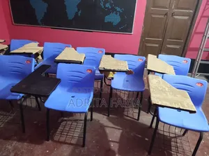 10 pieces 100% new Regal classroom/coaching chairs (intact packaging)