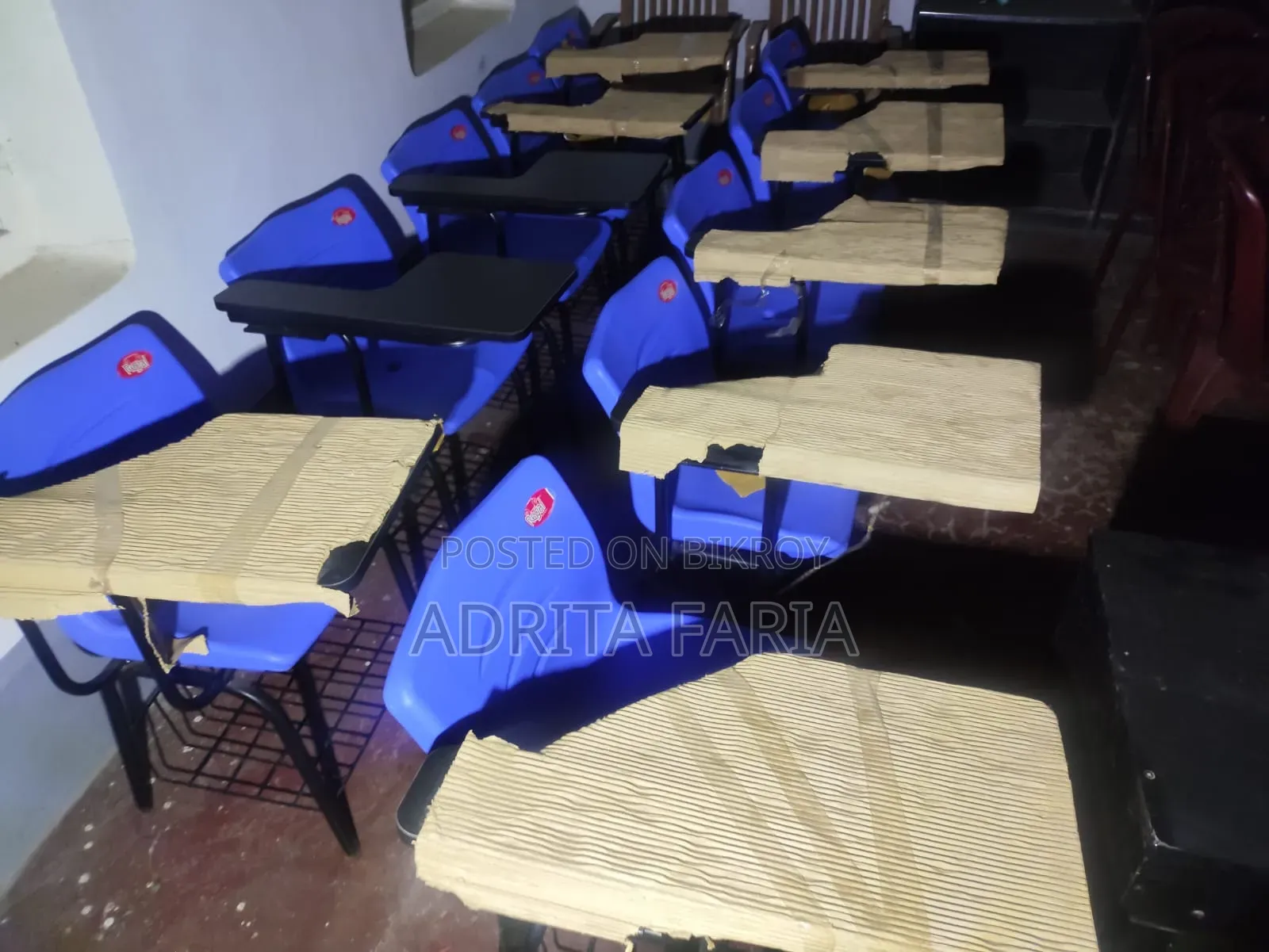 10 pieces 100% new Regal classroom/coaching chairs (intact packaging)