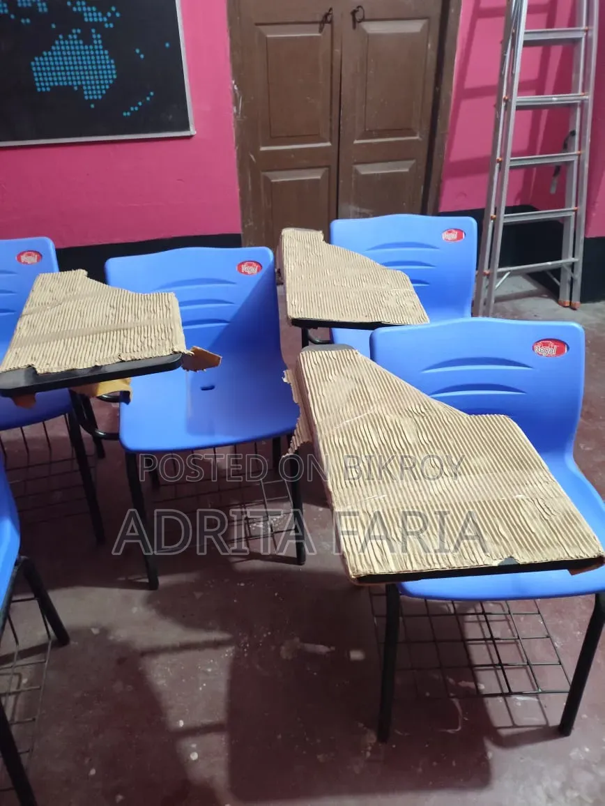10 pieces 100% new Regal classroom/coaching chairs (intact packaging)