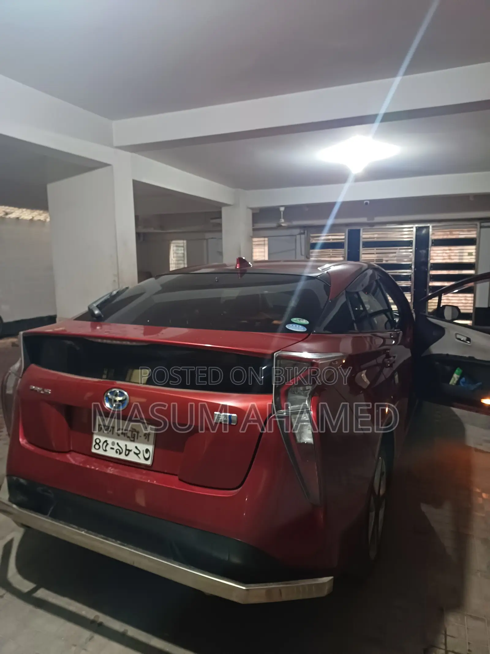 টয়োটা প্রিয়াস ৪-দরজা হ্যাচব্যাক (১.৮লিটার ৪-সিলিন্ডার গ্যাস/ইলেকট্রিক হাইব্রিড সিভিটি) ২০১৬ লাল