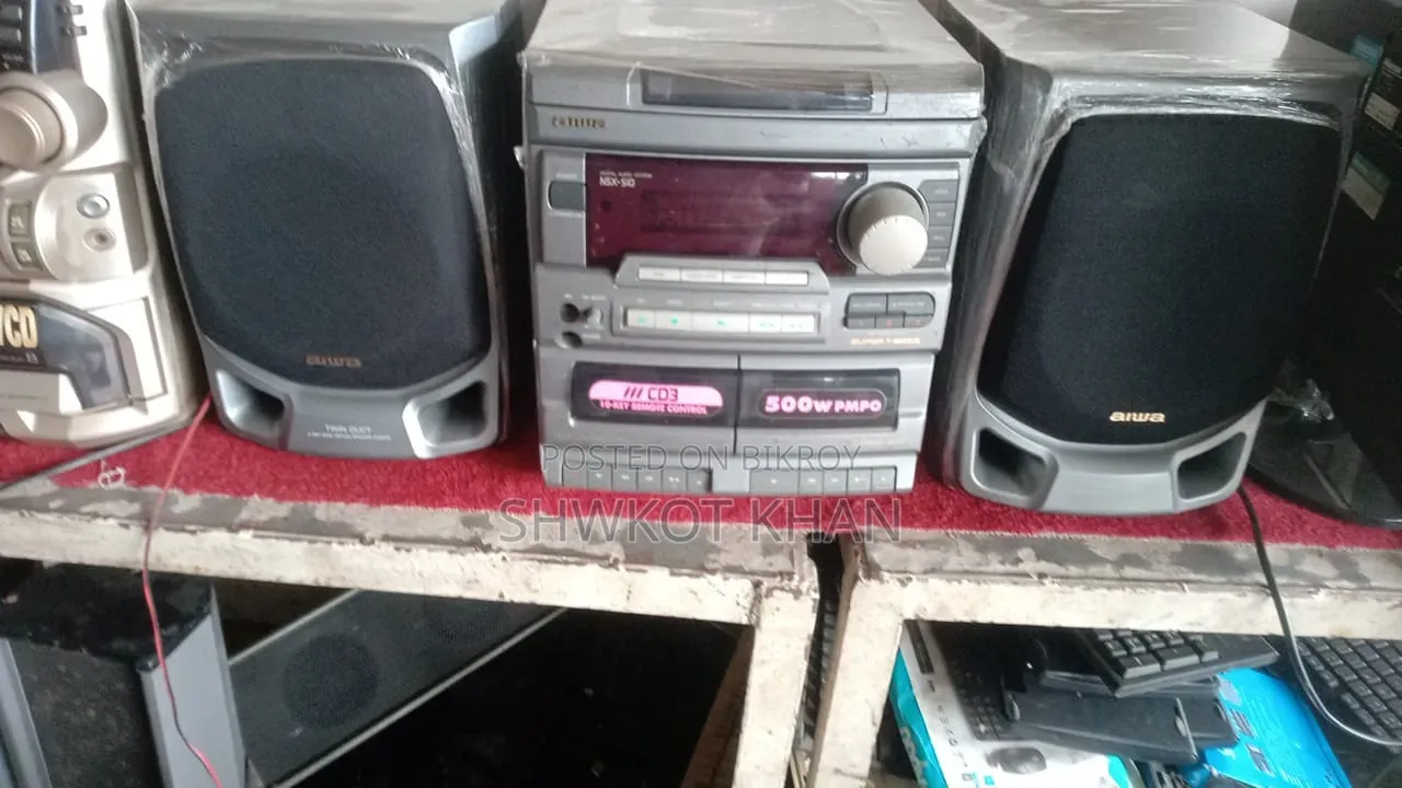 একটা পুরাতন জাপানি সাউন্ড সিস্টেম
