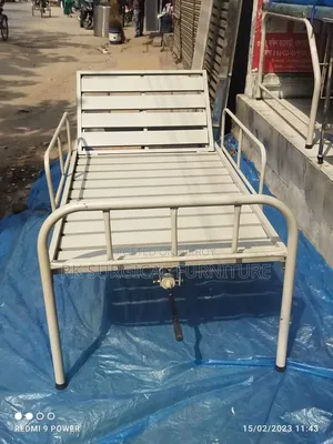 হাসপাতালের রোগীর বিছানা লোকাল