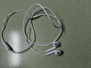 নতুন হেডফোন