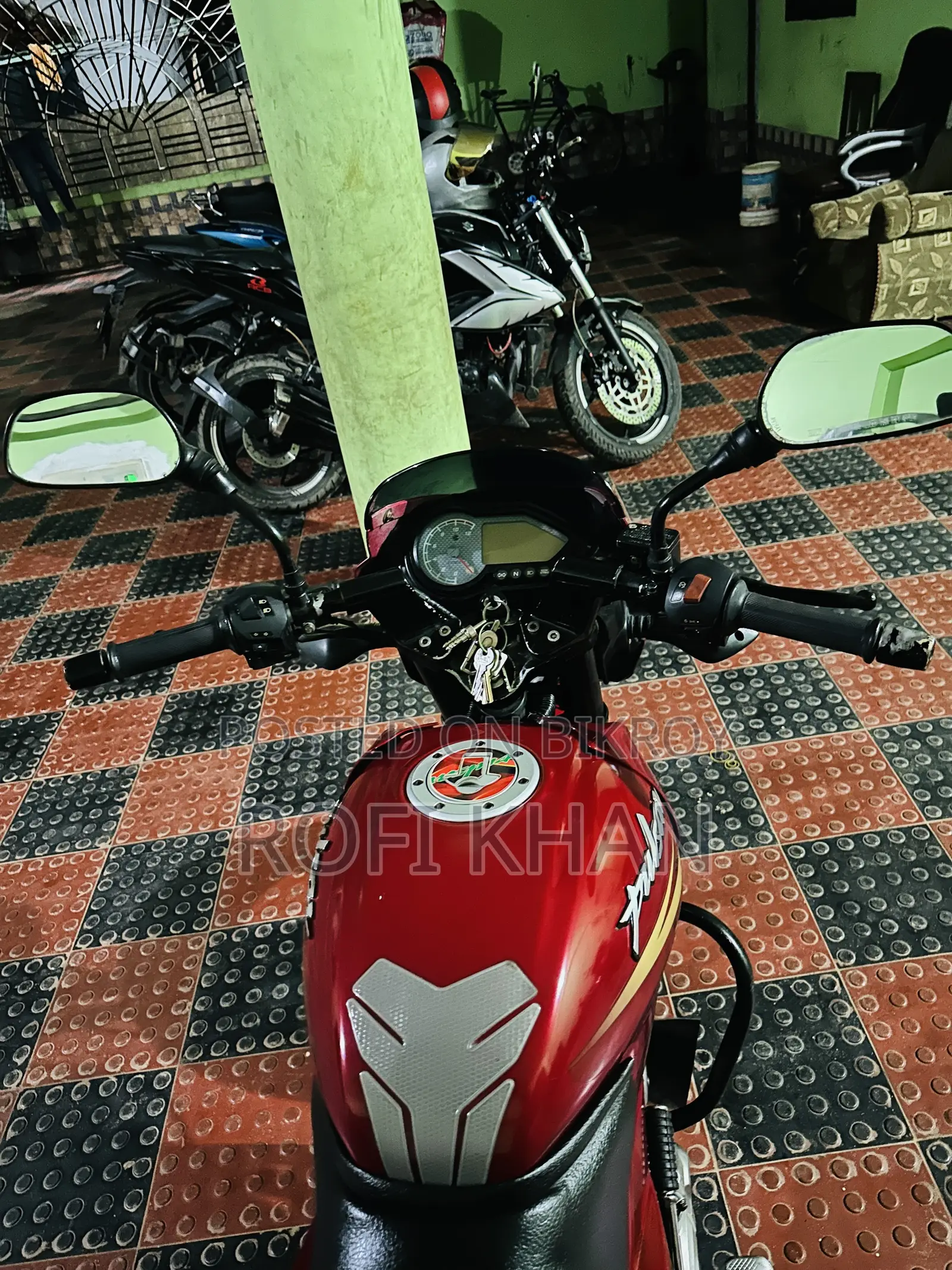 বাজাজ পালসার ১৫০ ২০১৩ লাল