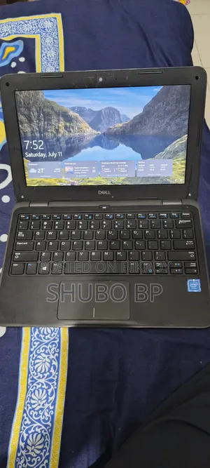 Laptop Dell Latitude 3190 2-in-1 4GB Intel Core i5 HDD+SSD 128GB