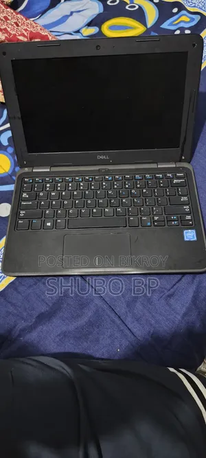 Laptop Dell Latitude 3190 2-in-1 4GB Intel Core i5 HDD+SSD 128GB