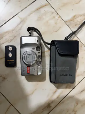 অ্যান্টিক ফিল্ম ক্যামেরা