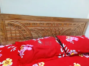 সেঘুন কাঠের ৫/৭ সেমি ডাবল খাট