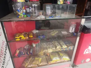 Shop Counter Showcase and Rek