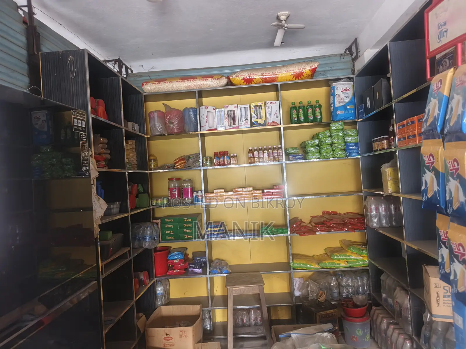 Shop Counter Showcase and Rek