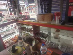 Shop Counter Showcase and Rek