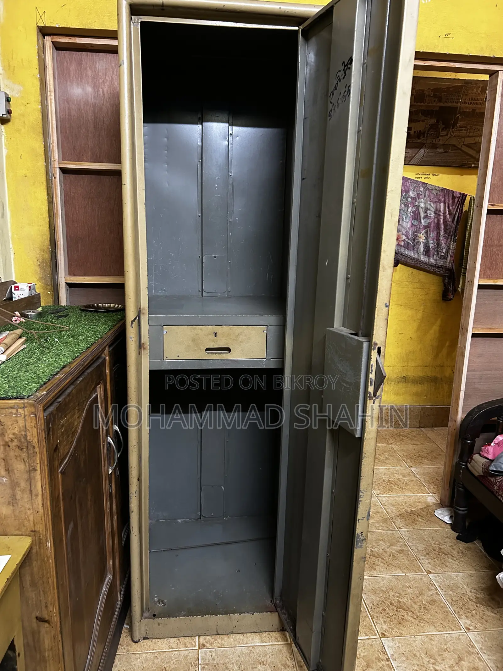 ইস্টীলের আলমিরা( এক পাল্লার )