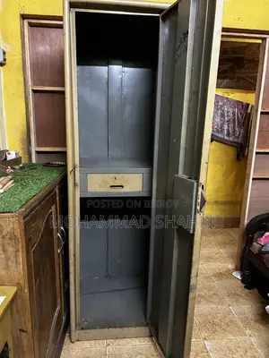 ইস্টীলের আলমিরা( এক পাল্লার )