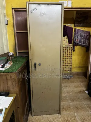 ইস্টীলের আলমিরা( এক পাল্লার )