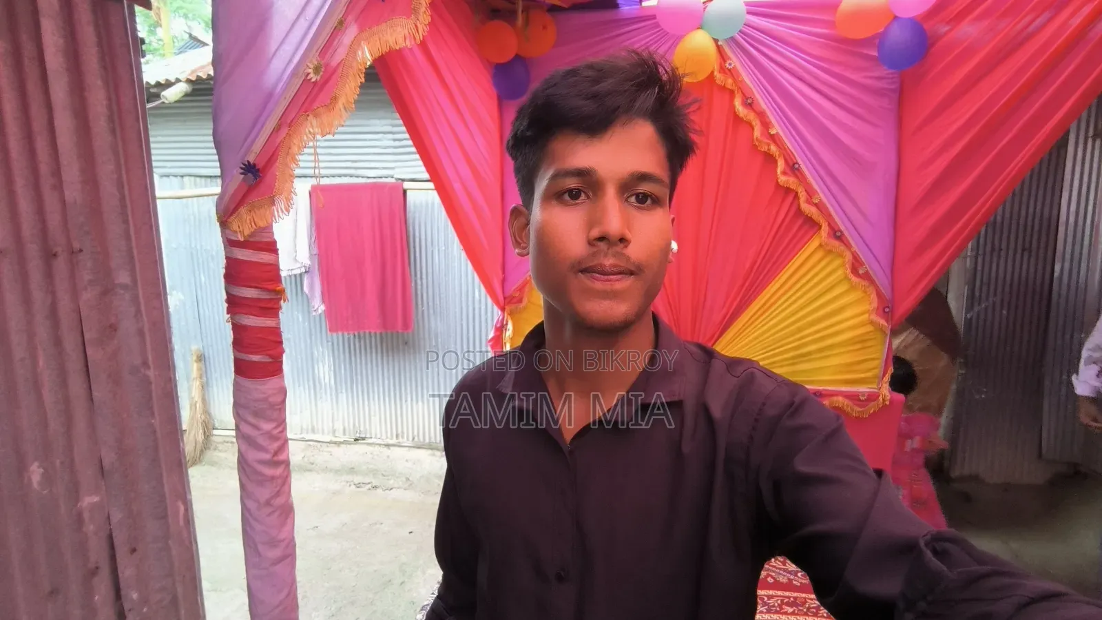 আমি একজন স্টুডেন্ট কিন্তু আমার ১৮+ বছর হয়েছে আমি চাকুরি করতে চাই