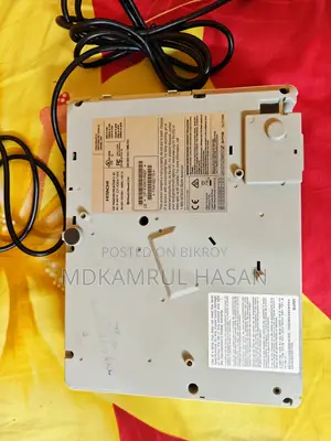 Hitachi CP-X3041WN Professi Projector for Office / Home / Presentation