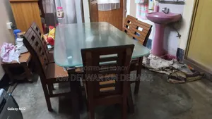 ডাইনিং টেবিল