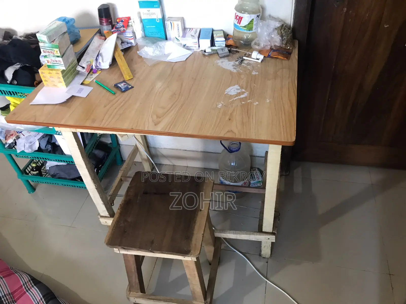 টেবিল এবং চেয়ার